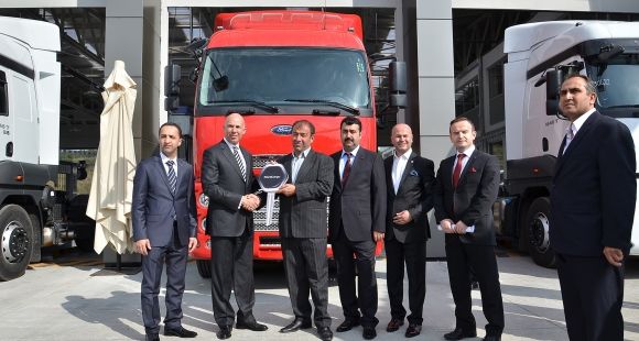 Türkiye’deki İlk Ford Trucks 4S Plazasını Hizmete Açan Erdeğer İlk Teslimatını Yaptı