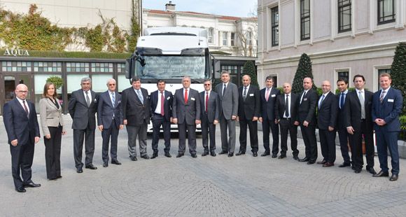 Mercedes-Benz Türk’ten Barsan Global Lojistik’e Dev Teslimat