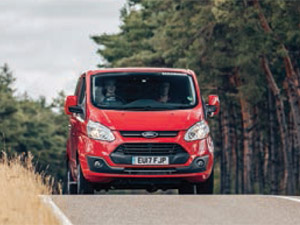 Ford Transit Custom PHEV İle Segmentinin İlk Hibrit Ticarisini Geliştiriyor