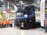 Ford Trucks 300 Bininci Kamyonunu Hattan İndirdi