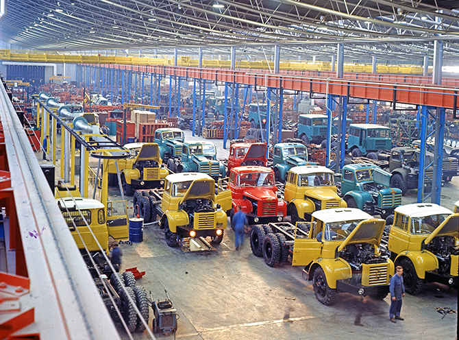 renault-trucks-berliet-glm-bourg-en-bresse-plant-1965.jpg